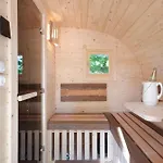 Eichengefluester Kranichzimmer Apartment Wagenfeld
