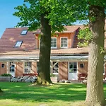 Eichengefluester Kranichzimmer Apartment Wagenfeld